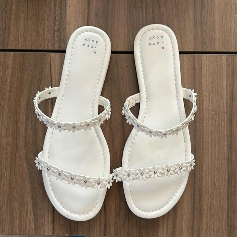 NEW a new day daisy sandals